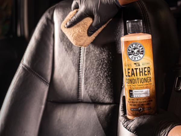 Two-step leather cleaner and conditioner for long-lasting softness and fresh look on all surfaces.