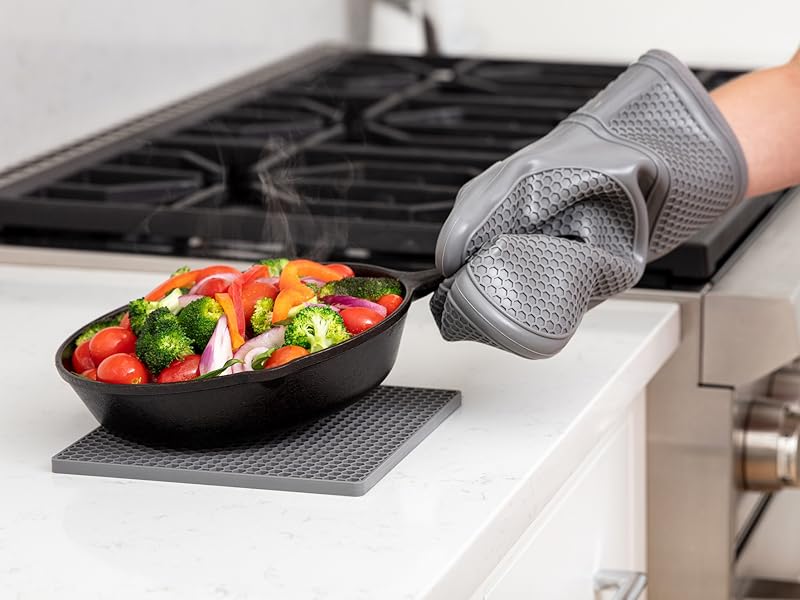 Oven mitts, oven mitts and pot holders set