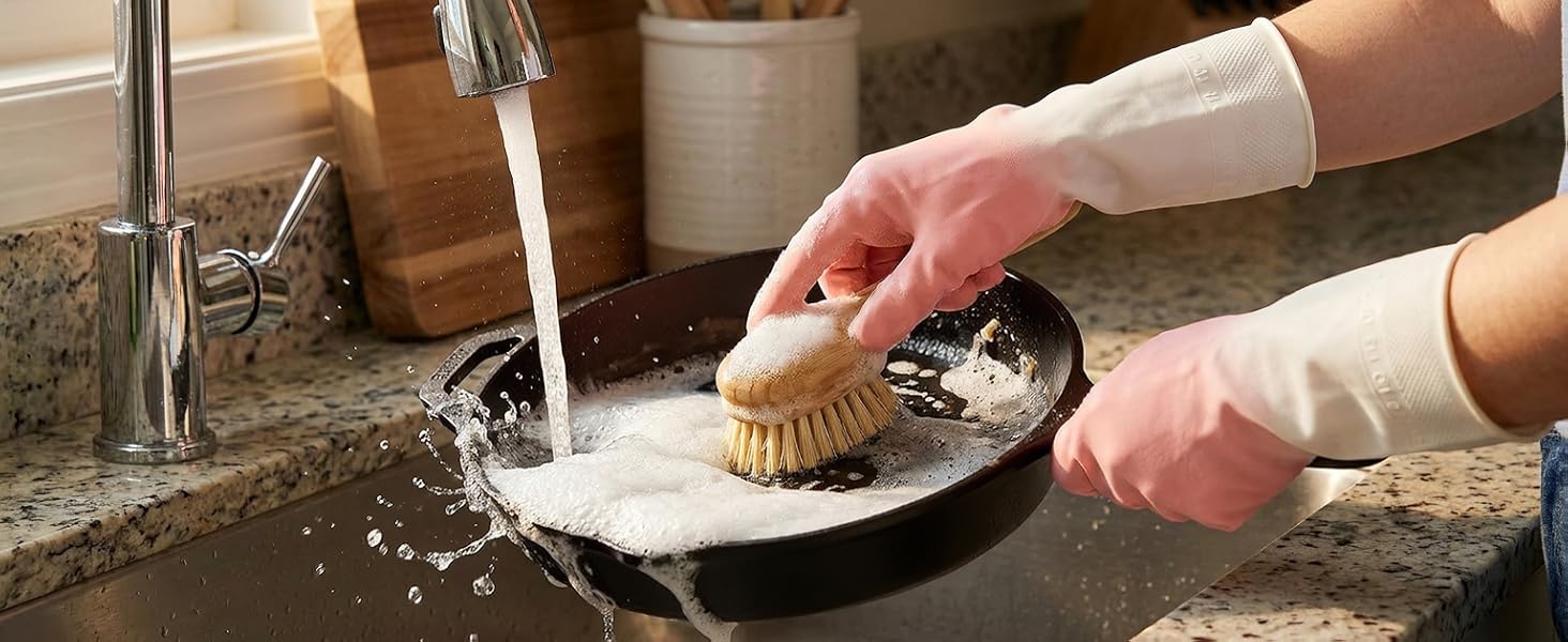 Pink-white gradient cleaning gloves, non-slip, waterproof, perfect for dishwashing and chores.