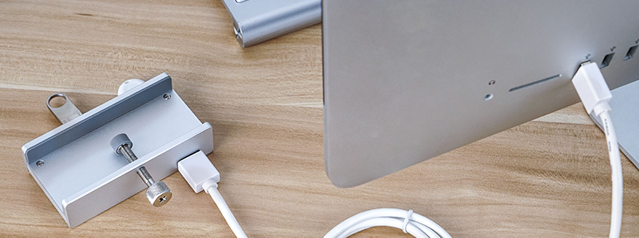 A hub is connected to a monitor via USB cable.