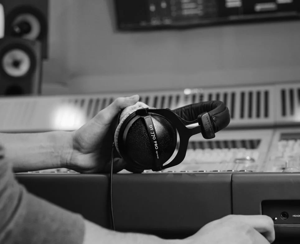 Beyerdynamic DT-770 PRO 250 Ohms Studio Over-Ear Headphones side view