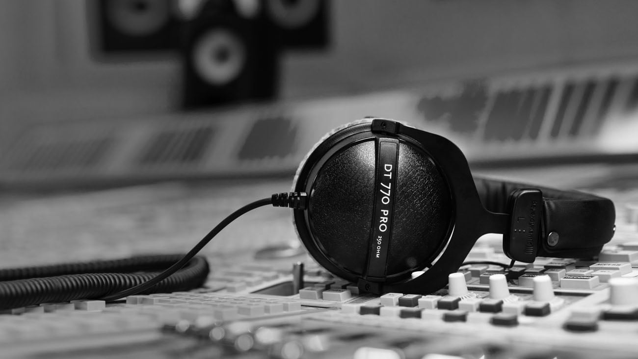 Beyerdynamic DT 770 PRO headphone side view