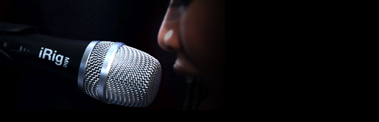 A female singer singing into the iRig Mic