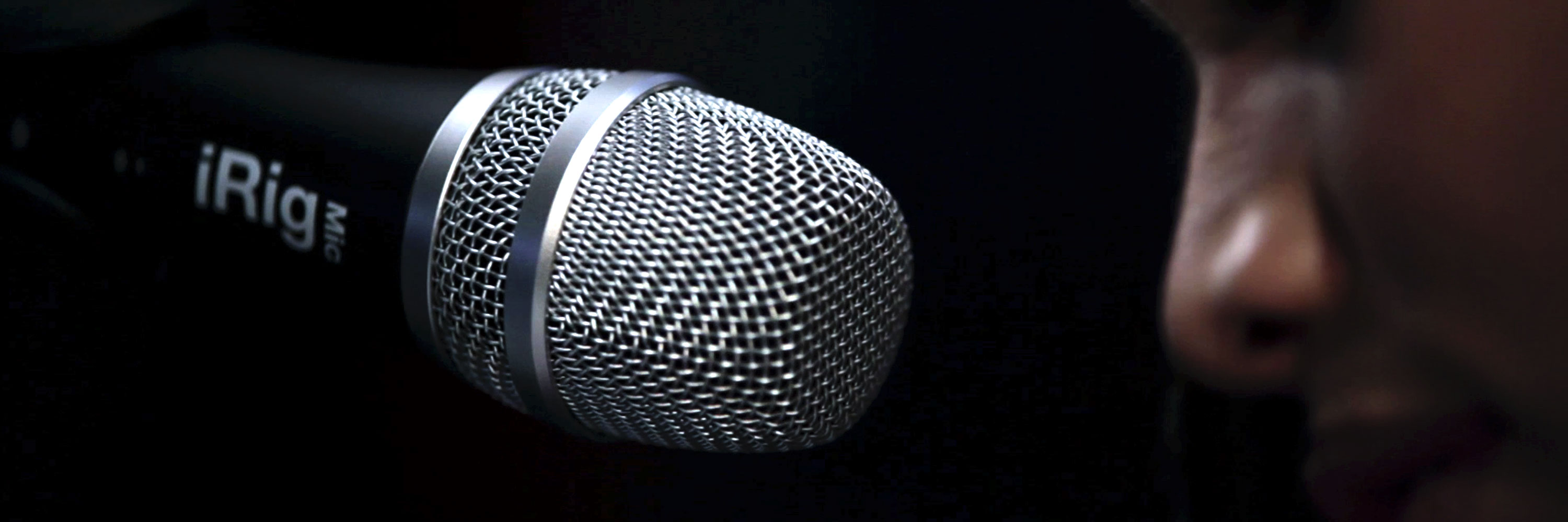 A male singer facing the iRig Mic