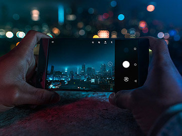 Razer Phone - Unlocked, 120 Hz Ultra Motion Display, Dual Camera