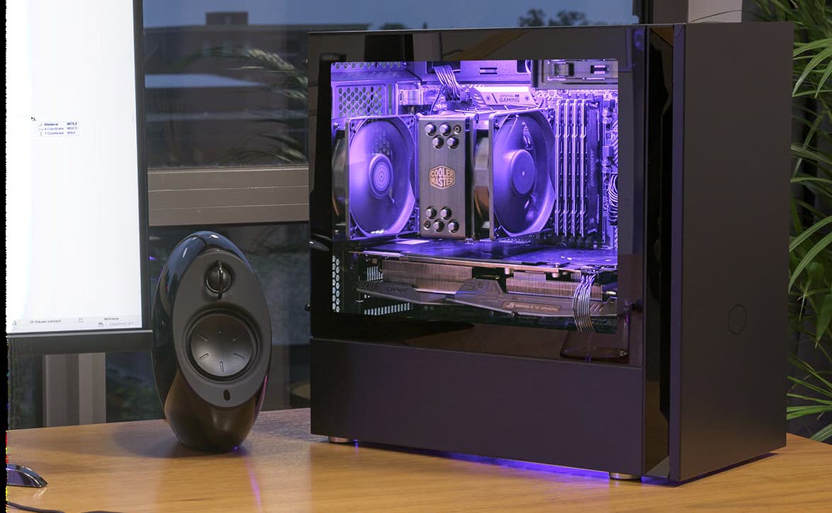 Silencio S600 placed near a monitor on the wooden desk