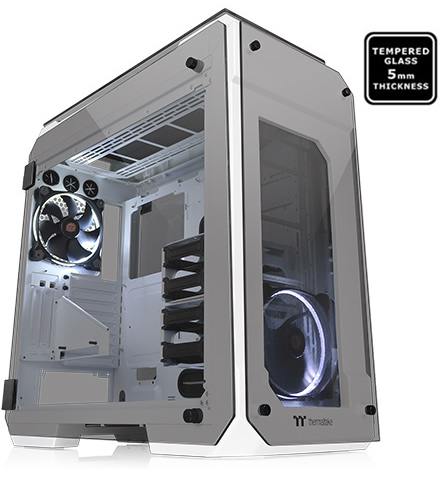 Thermaltake View 71 Case Angled to the Right Next to a Badge That Reads: TEMPERED GLASS 5mm THICKNESS