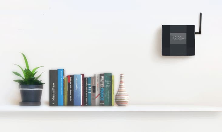 Mounted TAPEX range extender above a shelf with books, a plant
