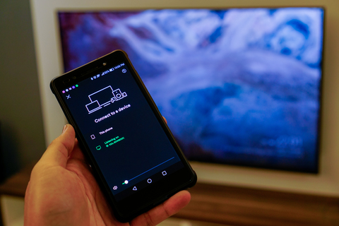 A smartphone connecting to the TV via screensharing software