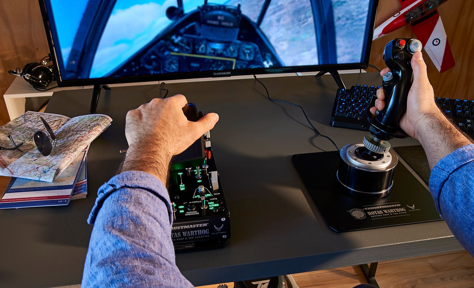 Thrustmaster HOTAS Warthog Flight Stick, Throttle and Control Panel for  Flight Simulation, Official Replica of the US Air Force A-10C Aircraft (PC)