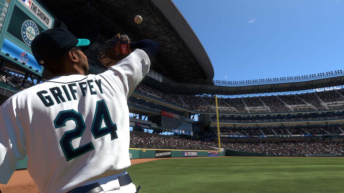 24 Griffey catching a fly ball