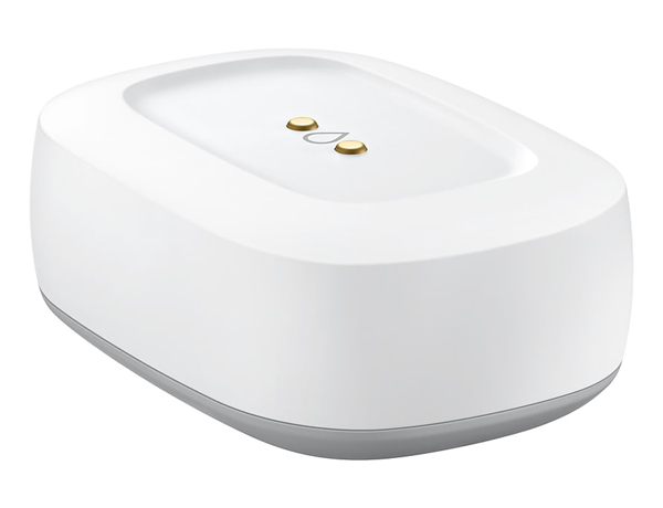 Samsung SmartThings Water Leak Sensor Lying Flat, Angled Down to the Right