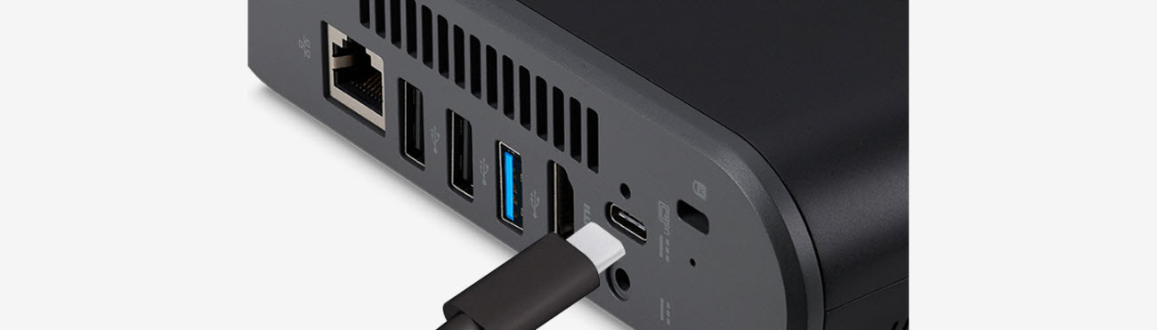 a Type-C connector being plugged into the Acer Chromebox CXI3