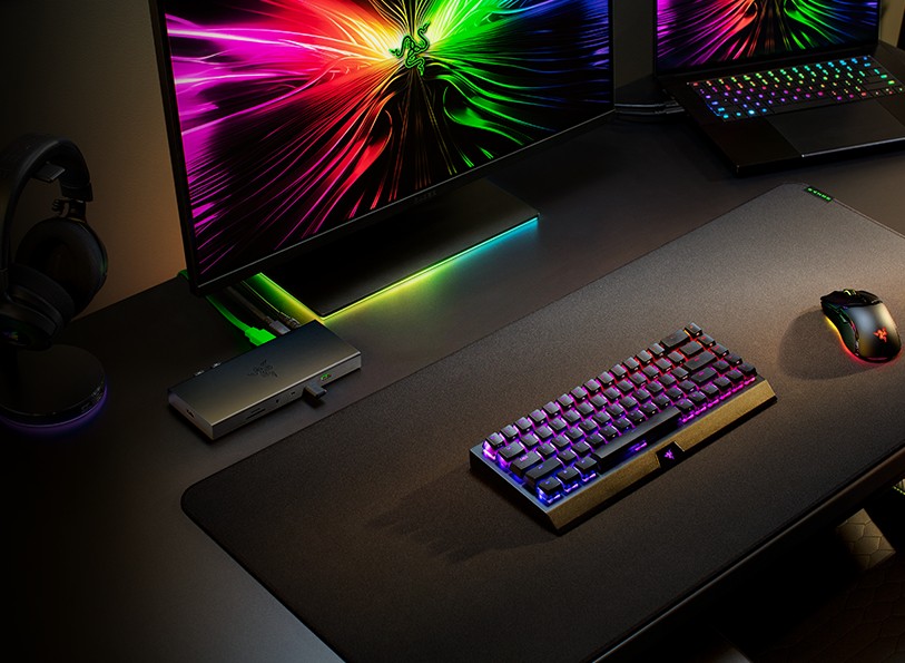 Razer USB 4 Dock 14 Ports Charging Station