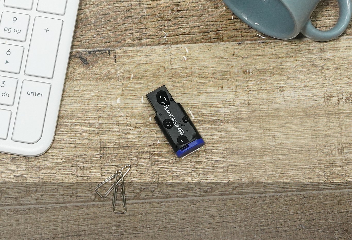  C221 USB Drive