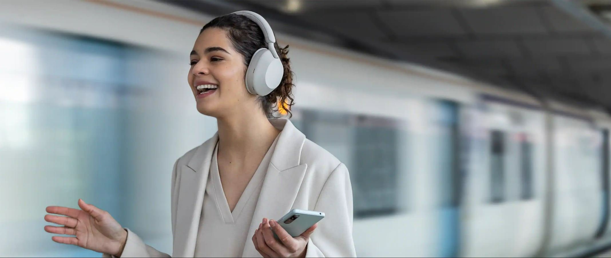  Sony WH-1000XM5 The Best Wireless Noise Canceling Headphones  with Auto Noise Canceling Optimizer, Crystal Clear Hands-Free Calling, and  Alexa Voice Control, Midnight Blue : Electronics
