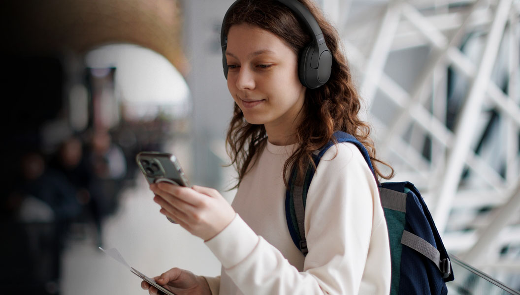 Belkin SoundForm Surround Wireless Over-Ear Headphones