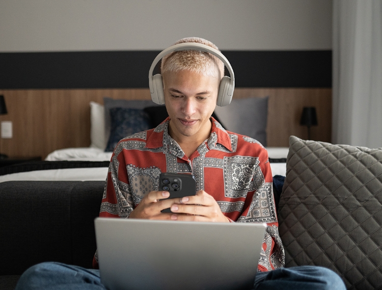 Belkin SoundForm Surround Wireless Over-Ear Headphones
