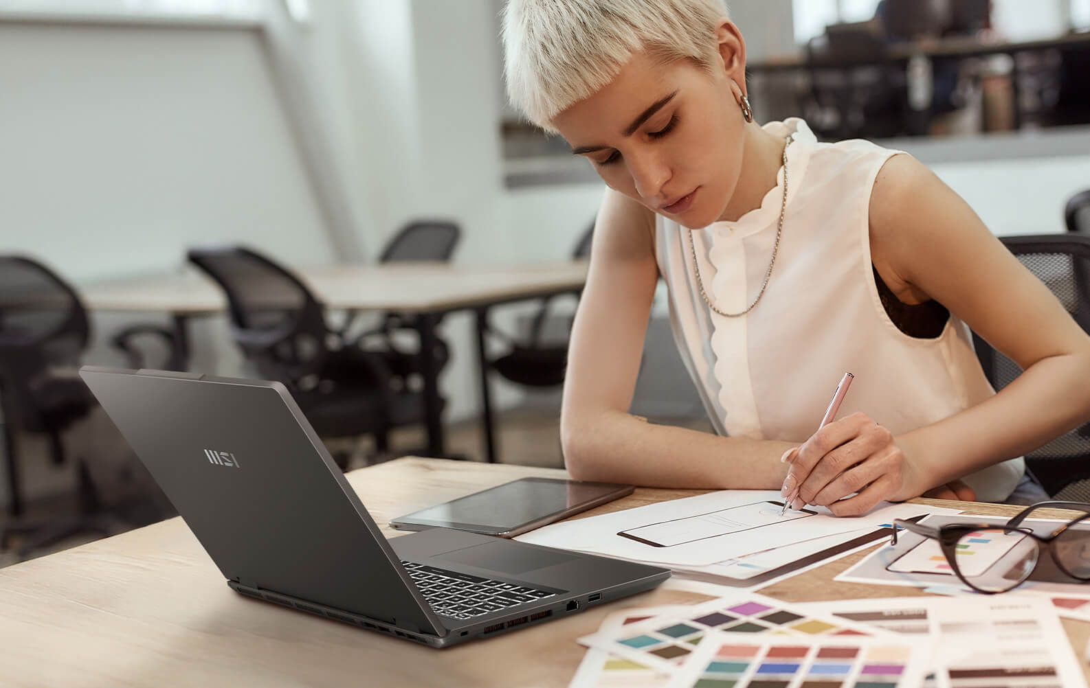 MSI Venture 16 AI Notebook