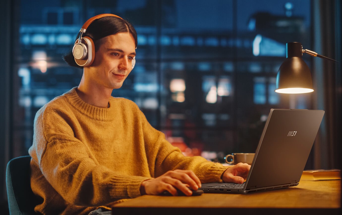 MSI Venture 16 AI Notebook