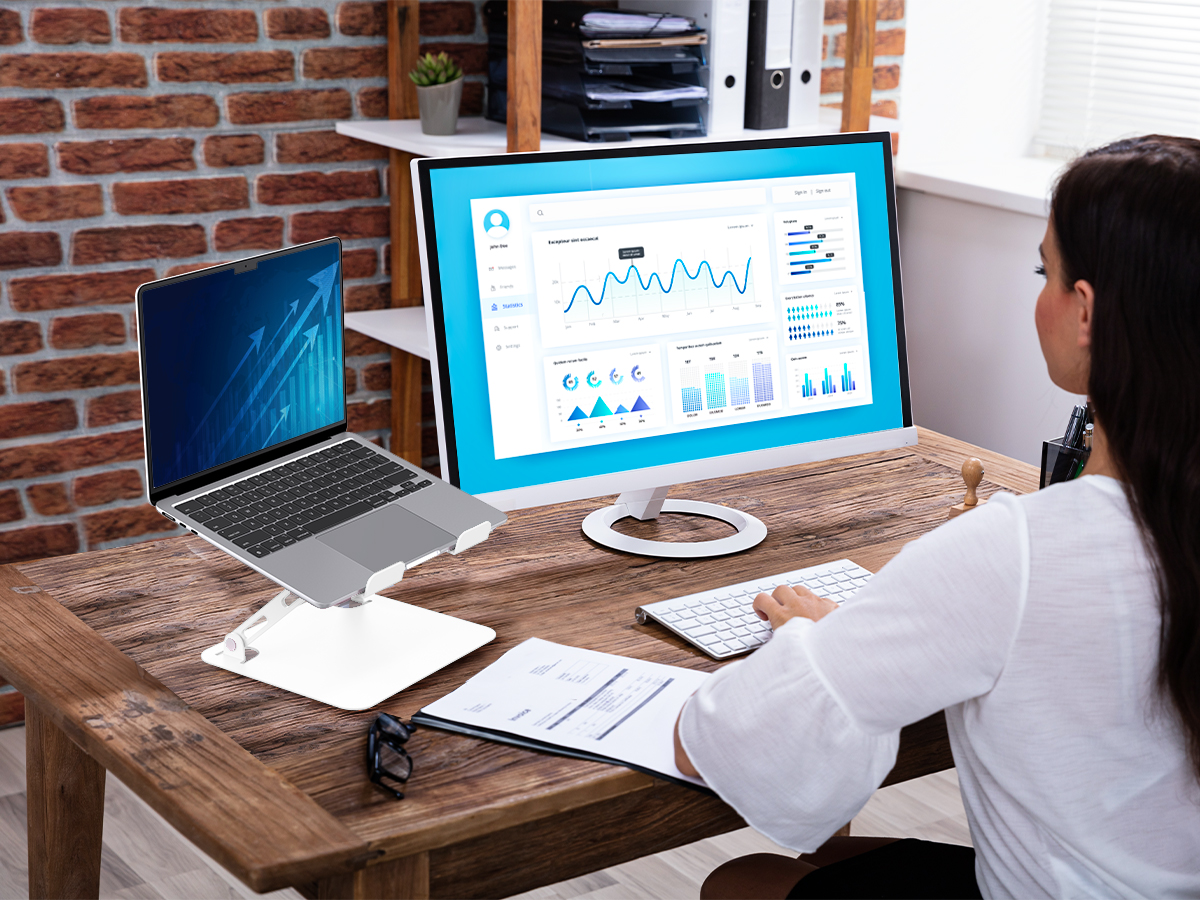 The adjustable design makes it easier to operate on multiple screens.