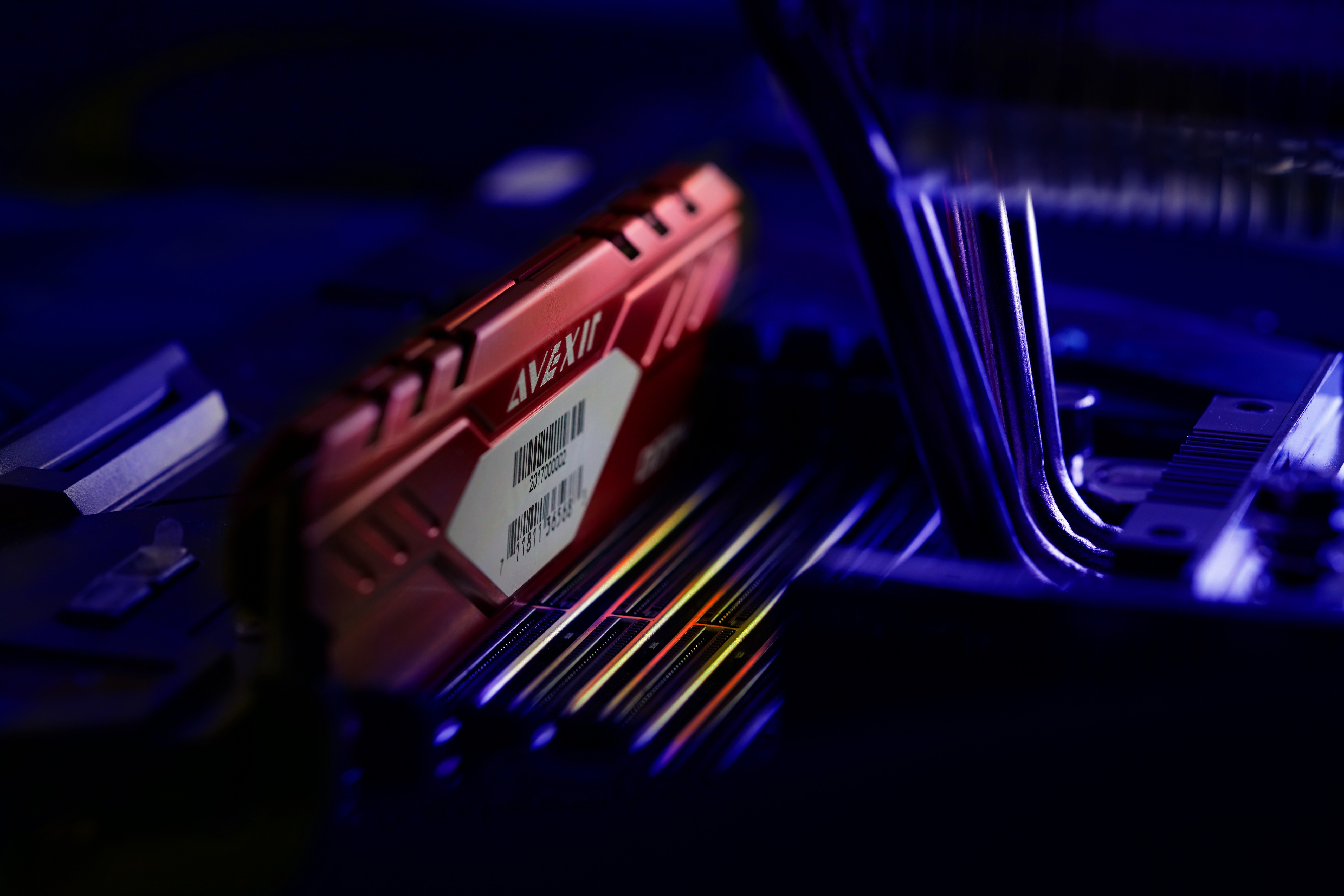 Avexir DDR4 16GB 3200MHz Desktop Memory RAM Solid Red Heat Spreader