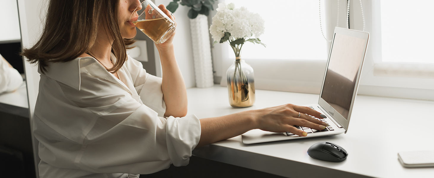 Type C Rechargeable Wireless Mouse, 2.4G USB C RGB Lighting Computer Mice Silent Click, Ergonomic De