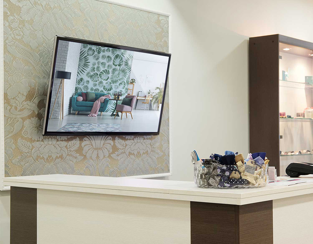 Kanto PT400 Tilting Flat Panel TV Mount