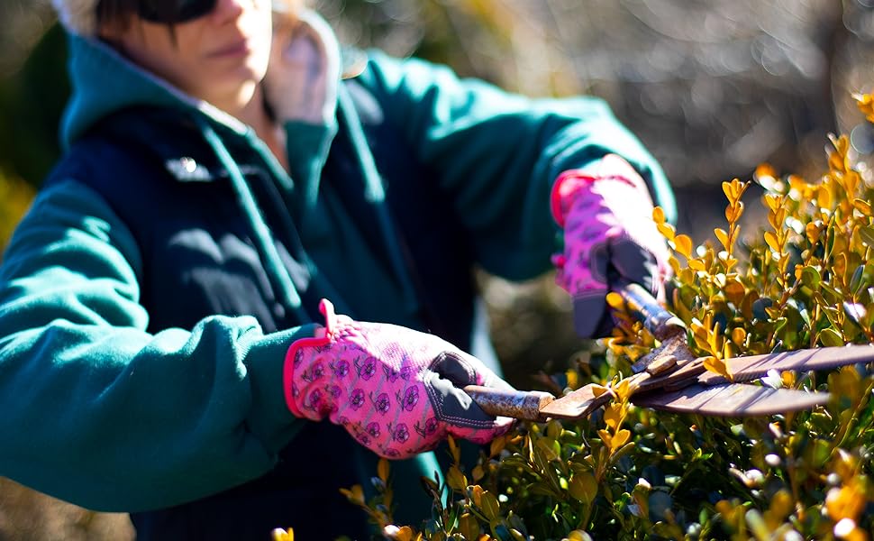 These gloves are designed specifically to provide maximum protection and support for active women wh