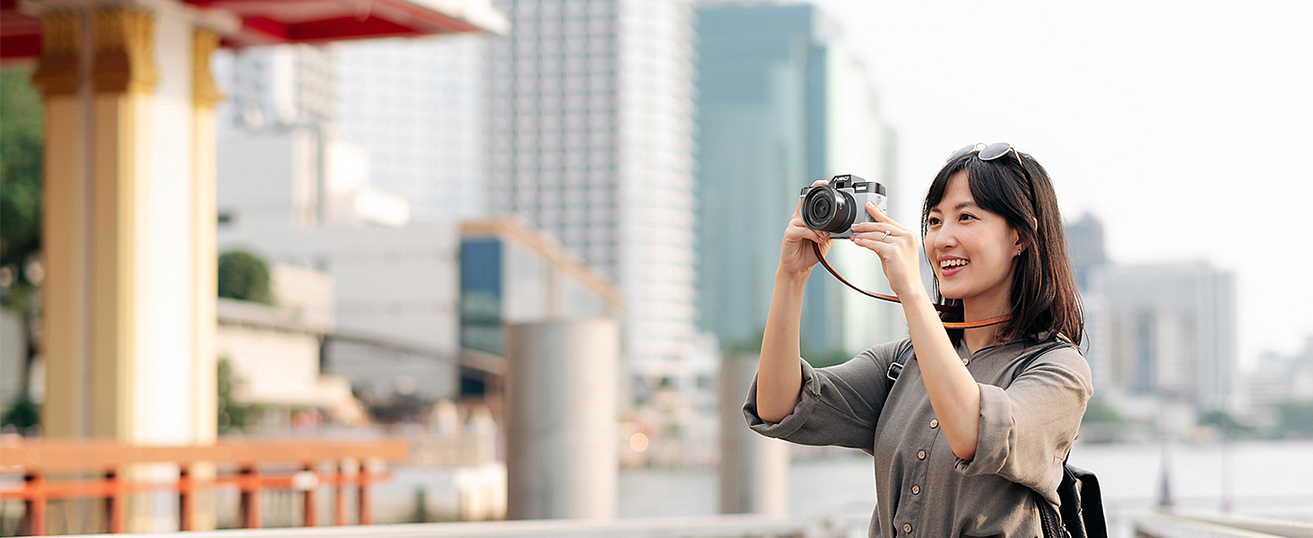 Portable travel digital camera, city sightseeing vlogging camera for beginners