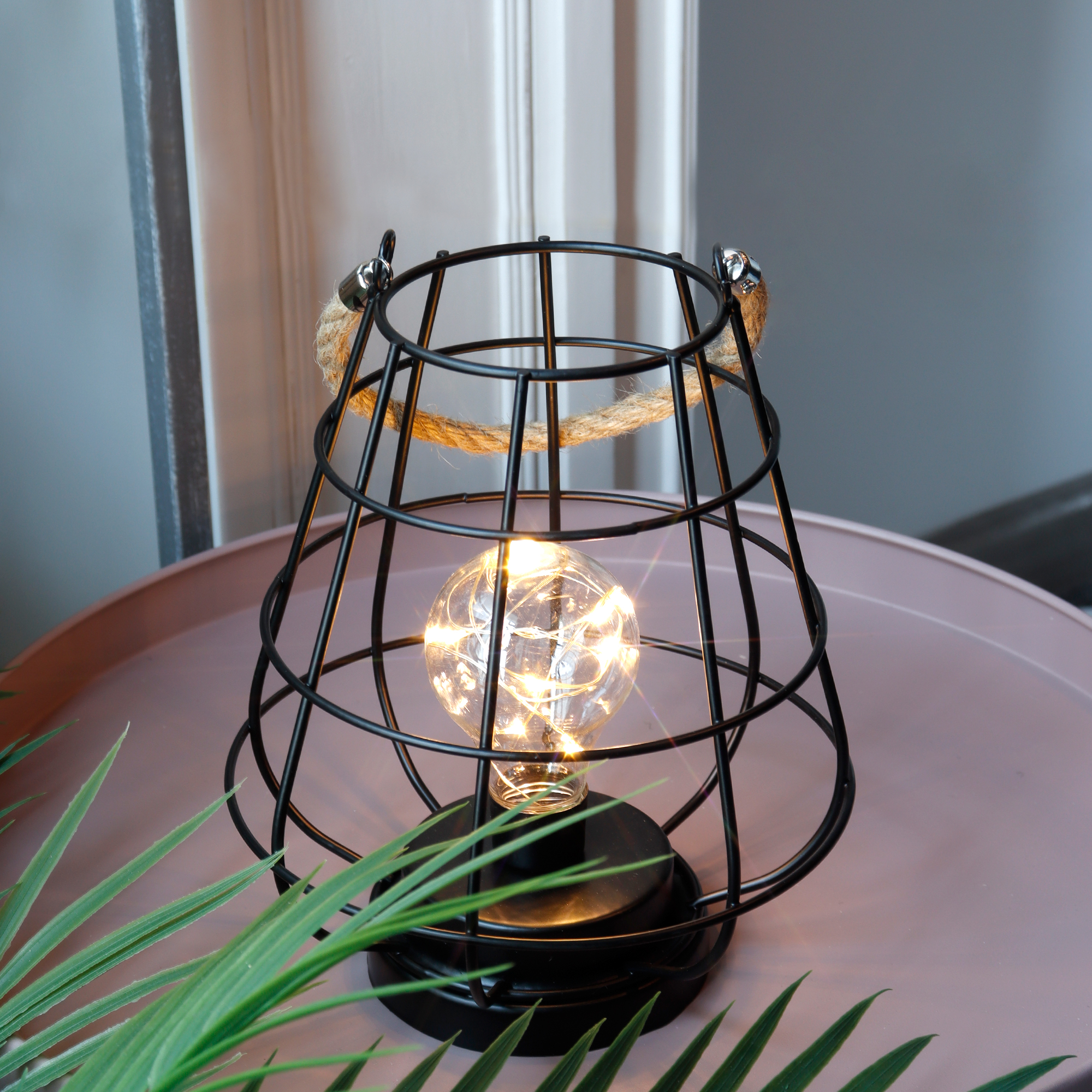 metal cadge lamp