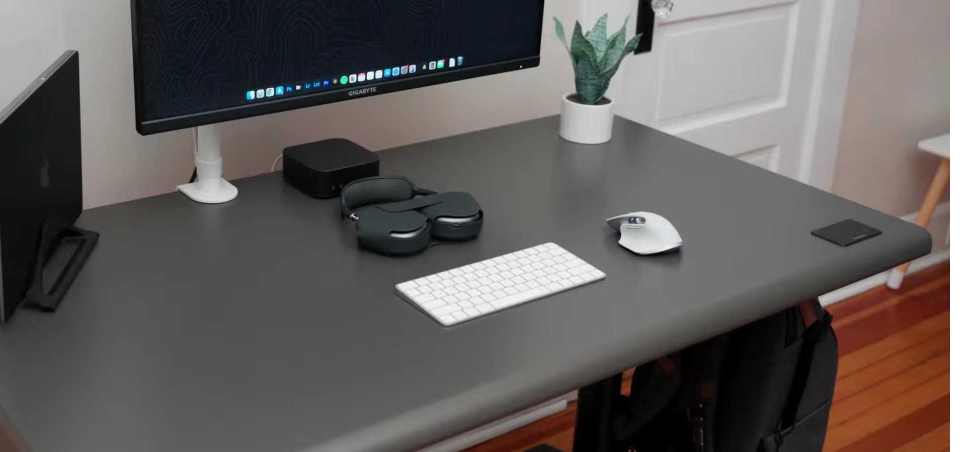 Desk 5 Pro Dark