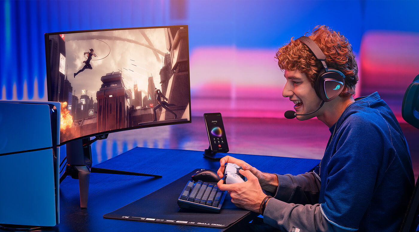 A man wearing ROG Delta II holding a PlayStation 5 controller while a phone call is shown on a ROG phone, illustrating DualFlow Audio switching between 2.4 GHz and Bluetooth