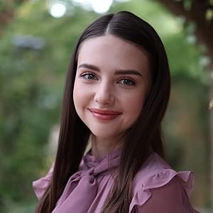 Canon EOS R50 Mirrorless Camera with Canon RF-S 18-45mm f/4.5-6.3 IS STM Lens and Transcend 64GB SDXC Memory Card + Camera Case