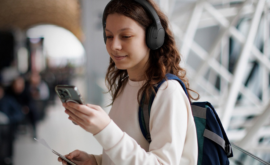 Belkin SoundForm Surround Bluetooth Over-Ear Headphones