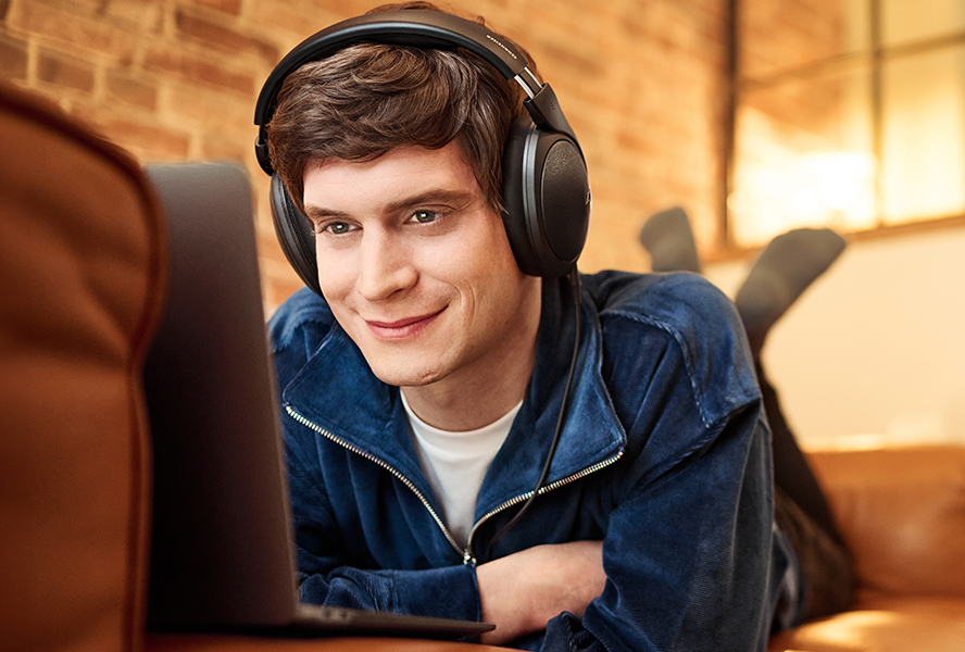 Sennheiser HD 620S Closed-Back Over-Ear Audiophile Headphones
