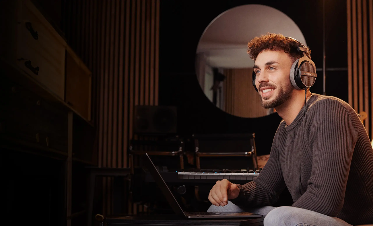 Beyerdynamic DT 990 Pro 250 Ohm Studio Headphones