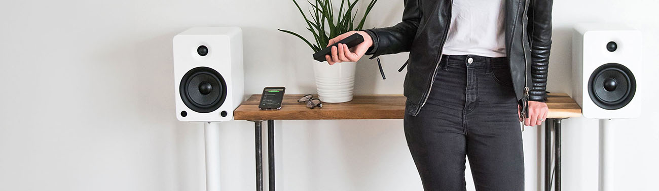 Kanto YU6 Powered Bookshelf Speakers - Matte White