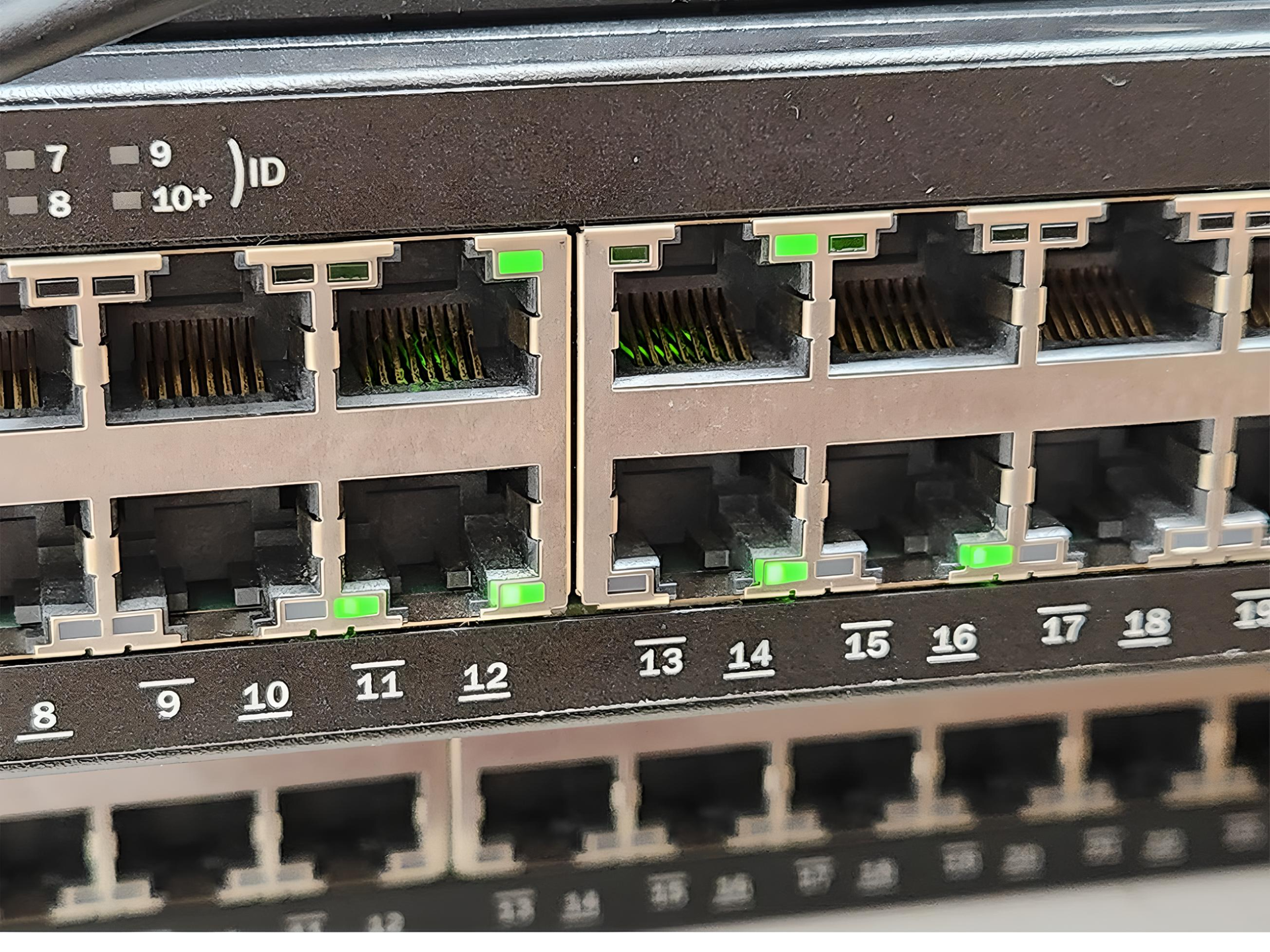Refurbished: Brocade Ruckus ICX7250-24P-2X10G | 24-Port PoE+