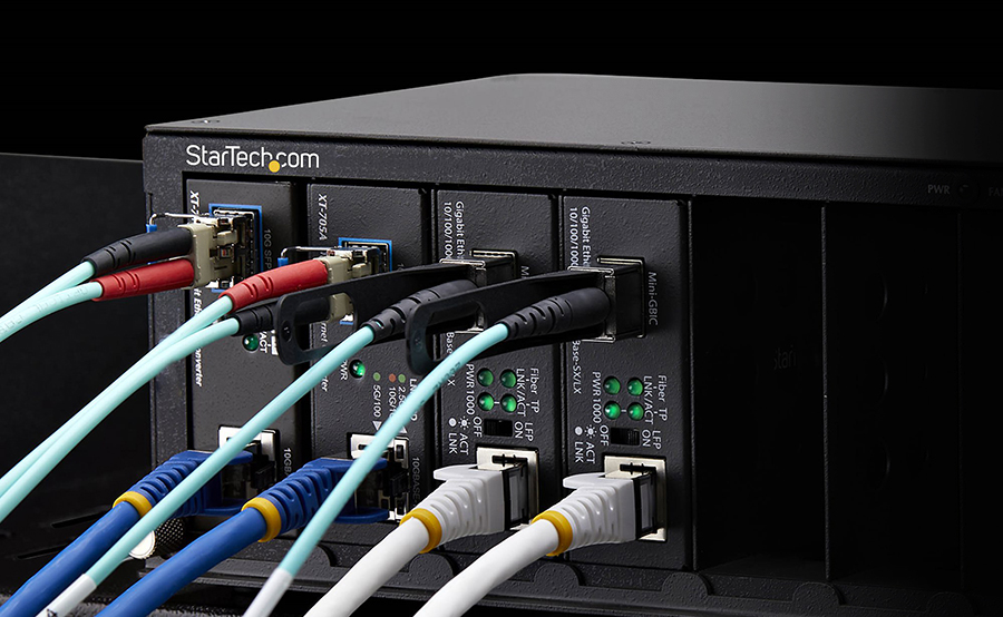 StarTech MCM7-MEDIA-CHASSIS 7-Slot Unmanaged Media Converter Chassis for MCM Media Converter Series