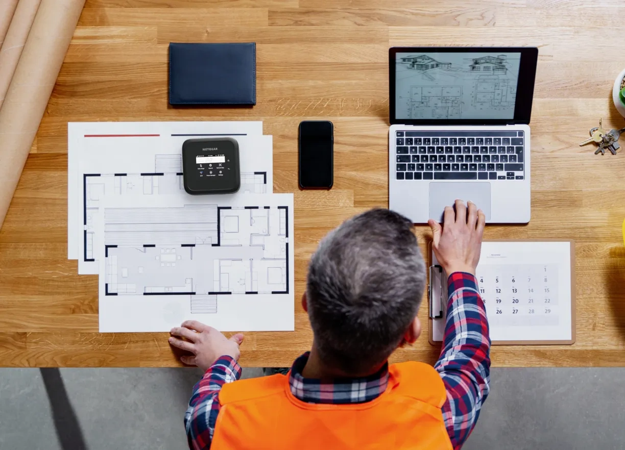  Netgear Nighthawk M6 Pro 5G mmWave WiFi 6E Mobile Hotspot Router