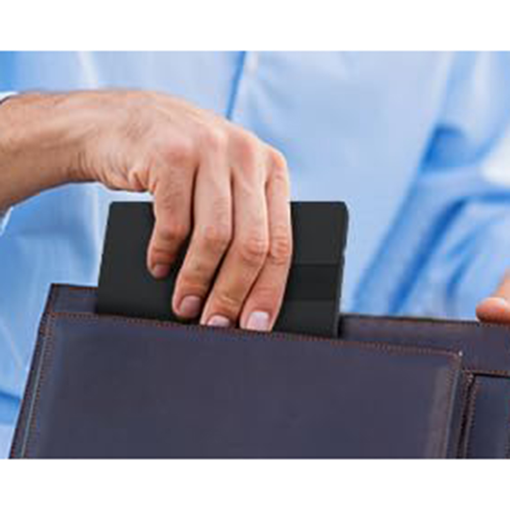 Portable The portable DVD player with a slim, lightweight body makes it a great companion for comput