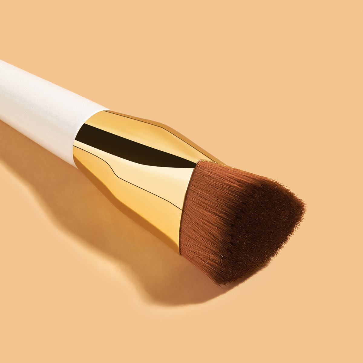 White Wood handle Foundation Brush