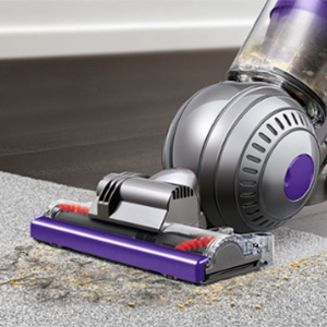 Self-adjusting cleaner head