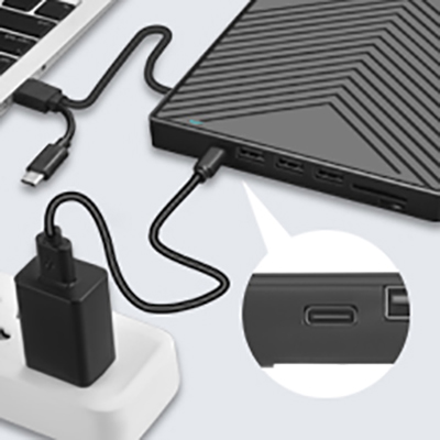 USB 3.0 &amp; USB-C Data Cable The data cable embedded under the drive has USB 3.0 &amp; USB-C two kinds of