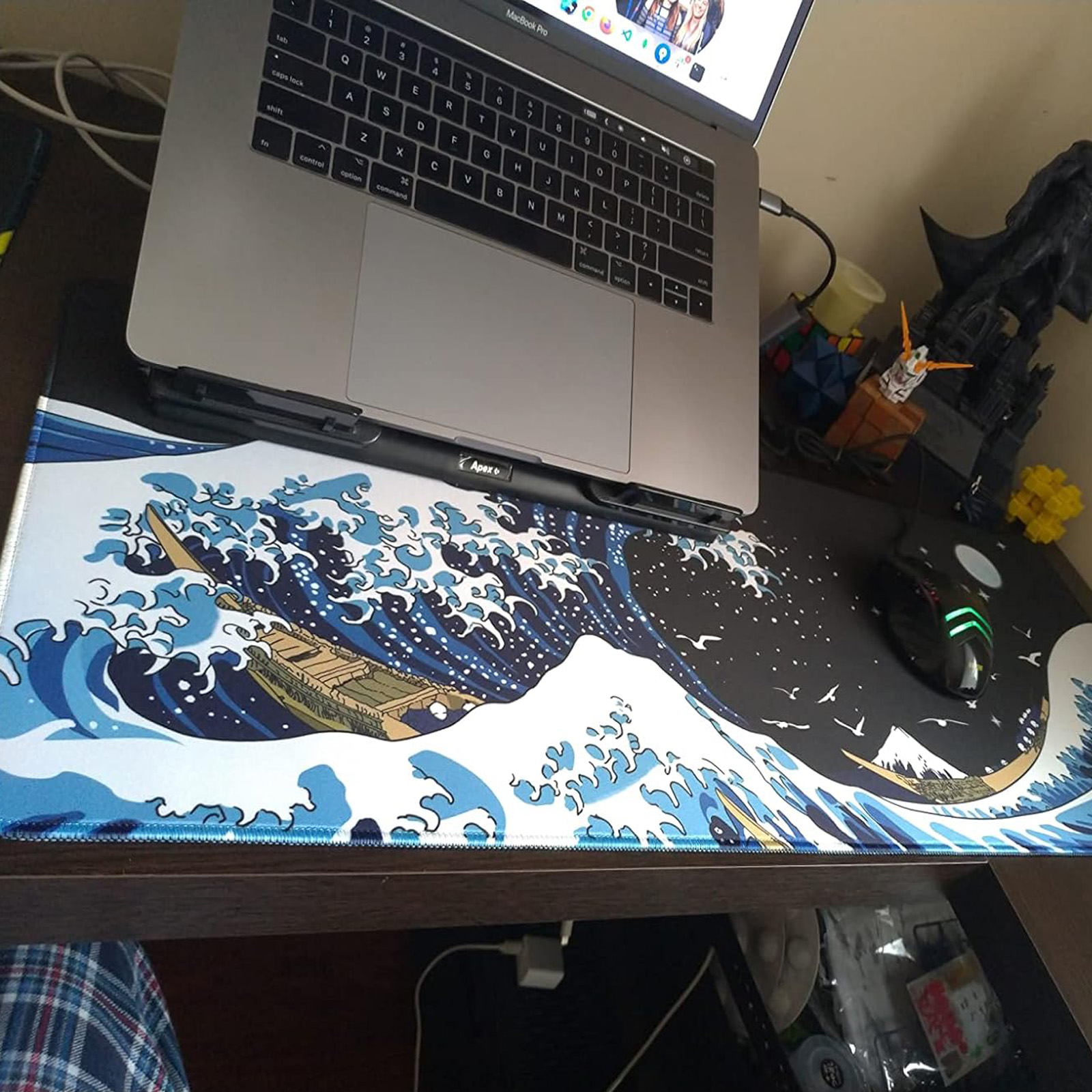 Mouse Mat Using The Environment  Games,Offices,Living Room,Study Room,Dining Table  Fine Huge Waves