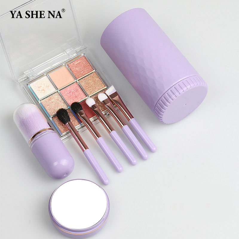 Portable short hand makeup brush set