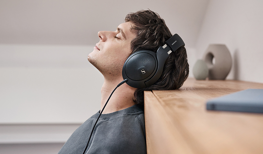 Sennheiser HD 620S Closed-Back Over-Ear Audiophile Headphones