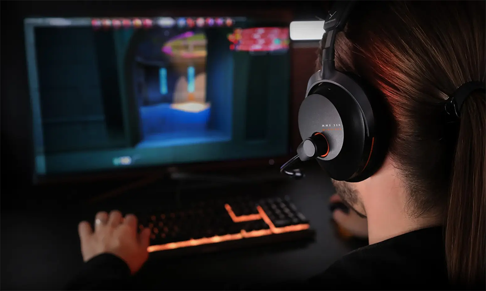 beyerdynamic Aventho 100 Wireless on-ear headphones with ANC