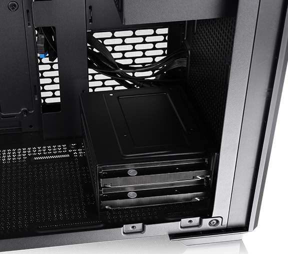 Thermaltake TR300 TG Mid Tower Chassis